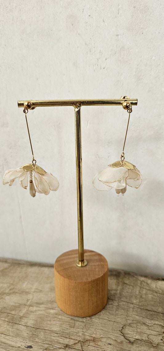 PENDIENTE CAMPANILLA BEIGE