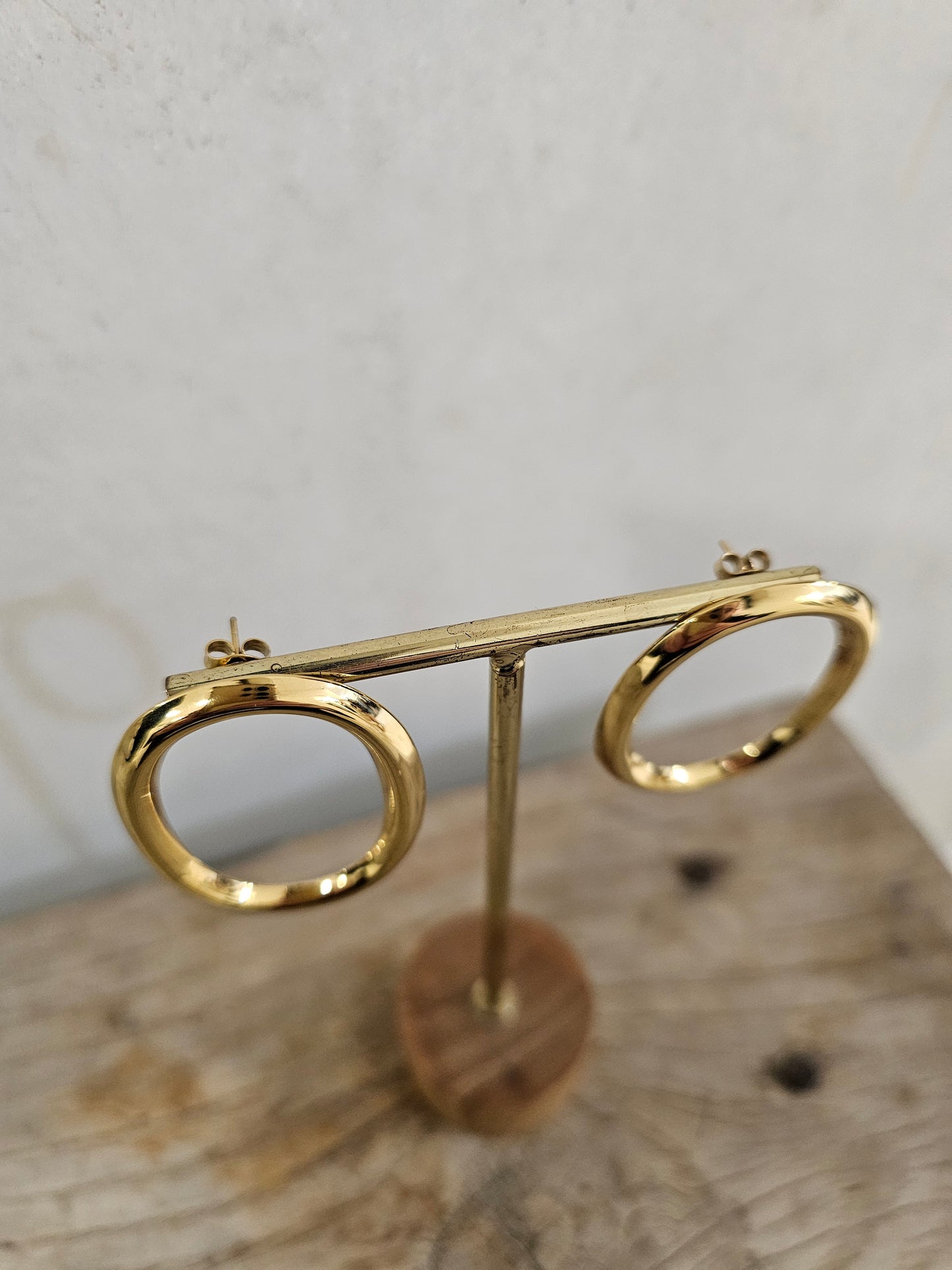 PENDIENTE ESFERICO DORADO