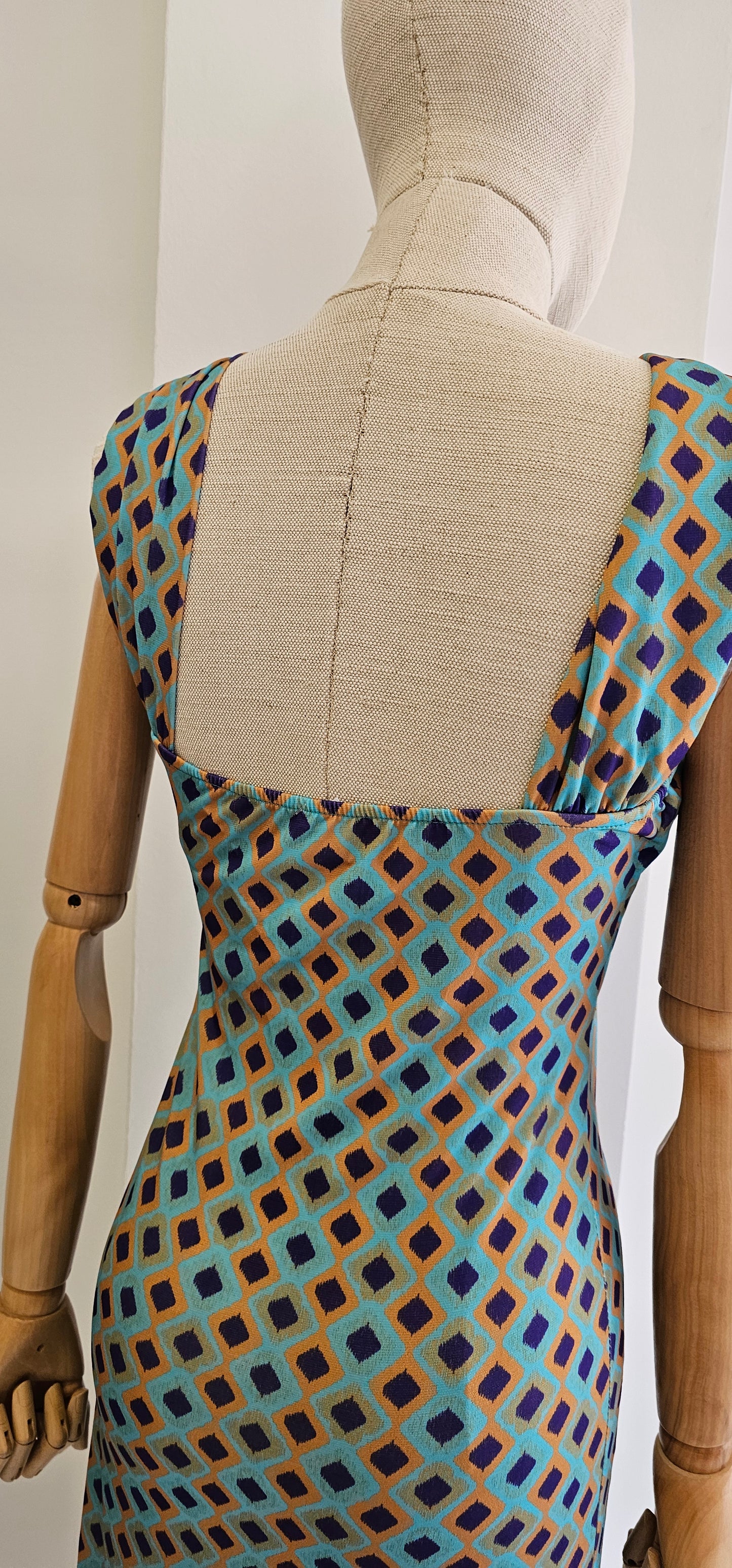 VESTIDO COMILLAS