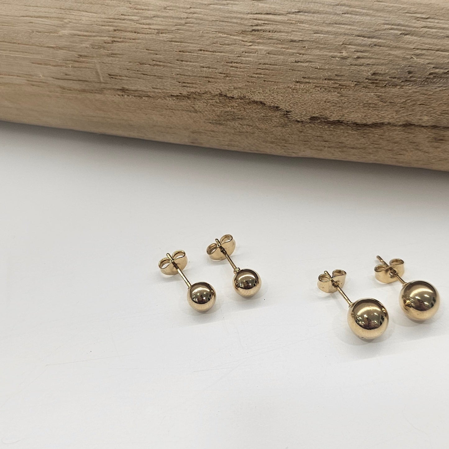 PENDIENTE BOLITA DORADA