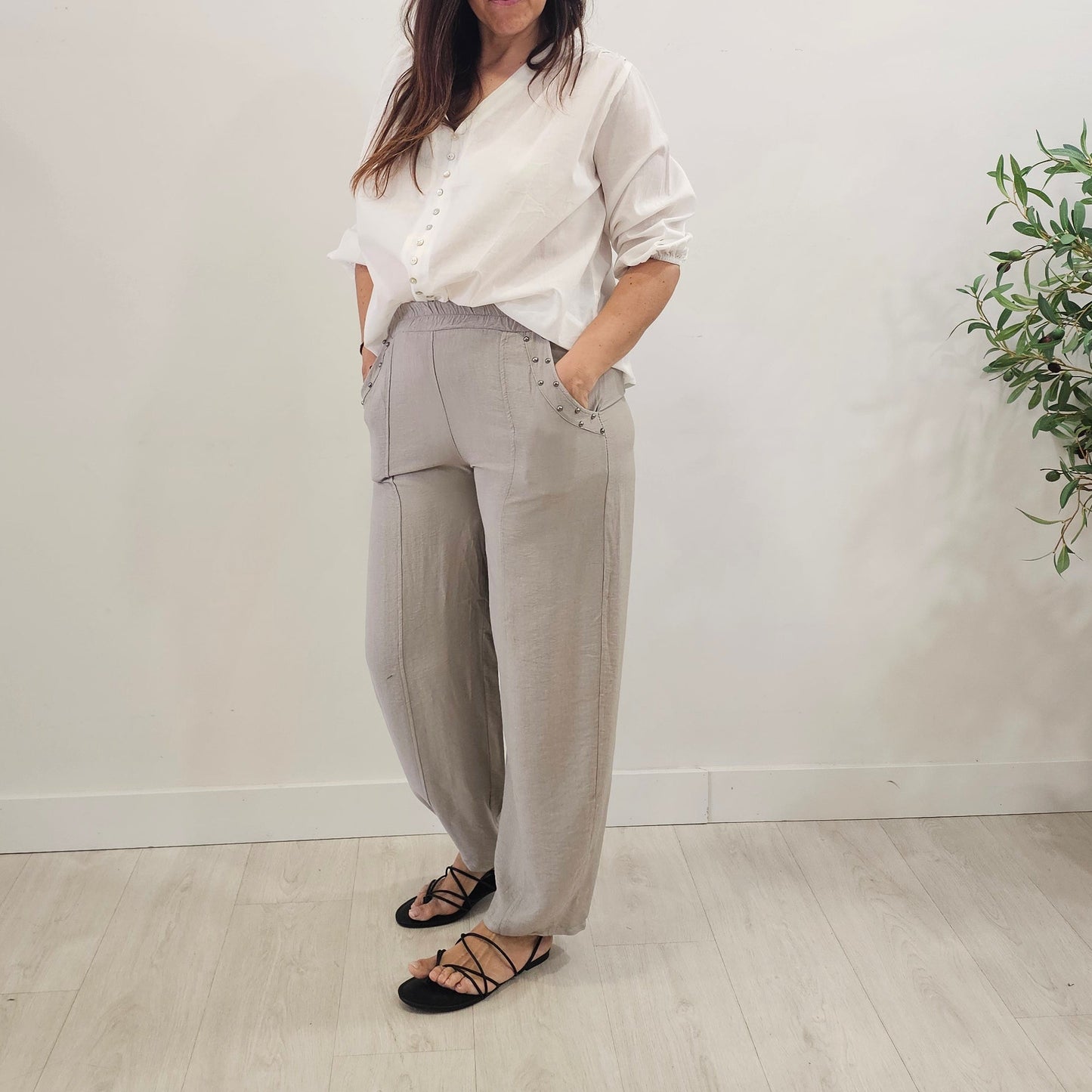 PANTALÓN BARREL TACHAS