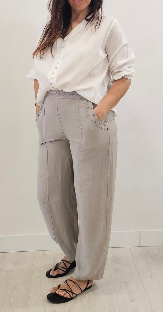 PANTALÓN BARREL TACHAS