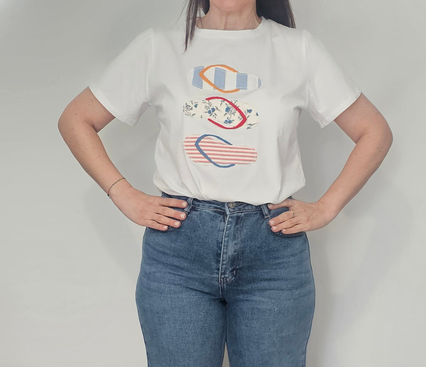 CAMISETA CHANCLAS BLANCAS