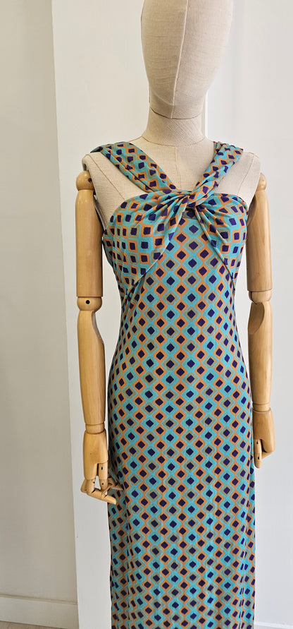 VESTIDO COMILLAS
