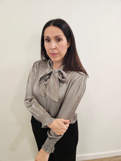 BLUSA SATÉN LAZO