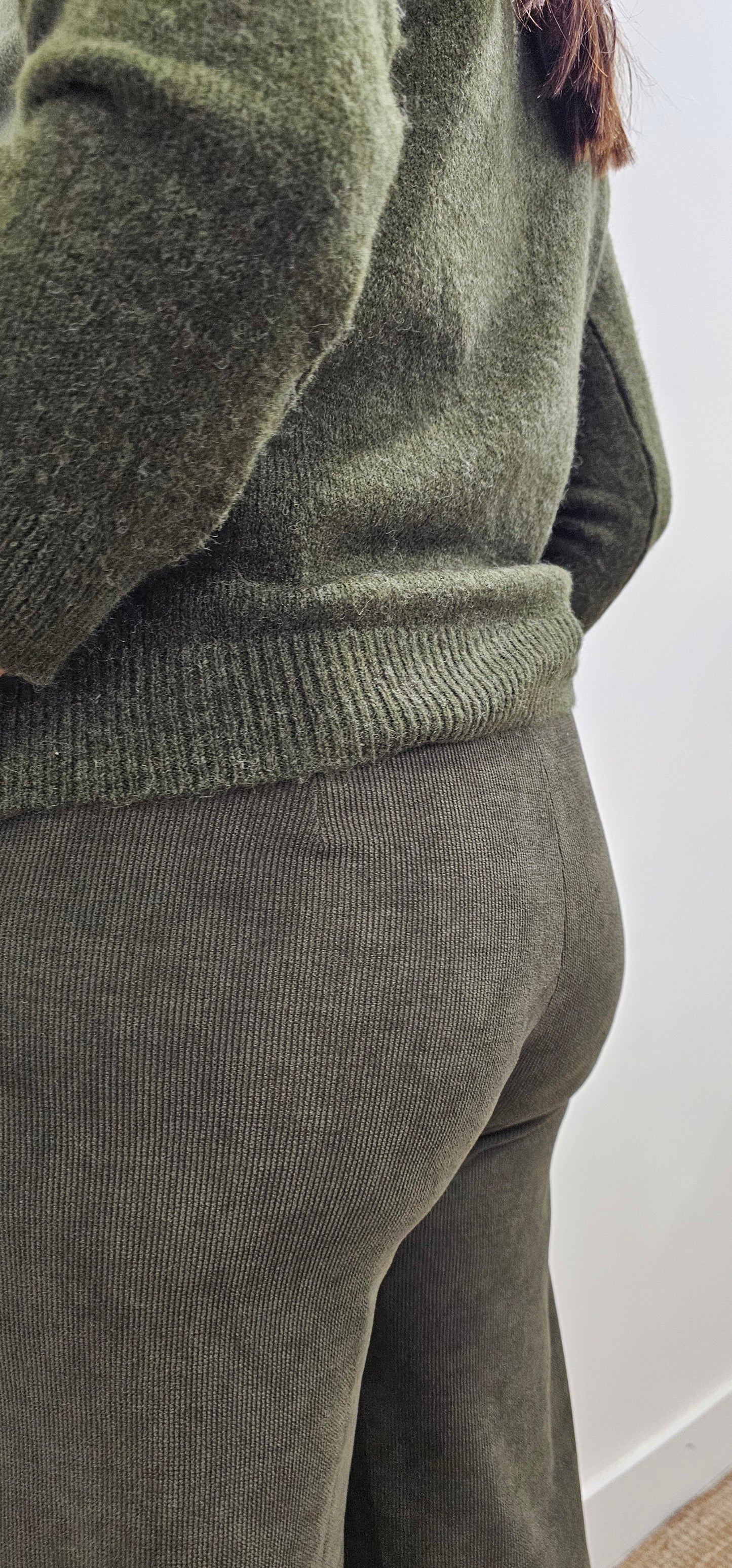 PANTALÓN MICROPANA VERDE