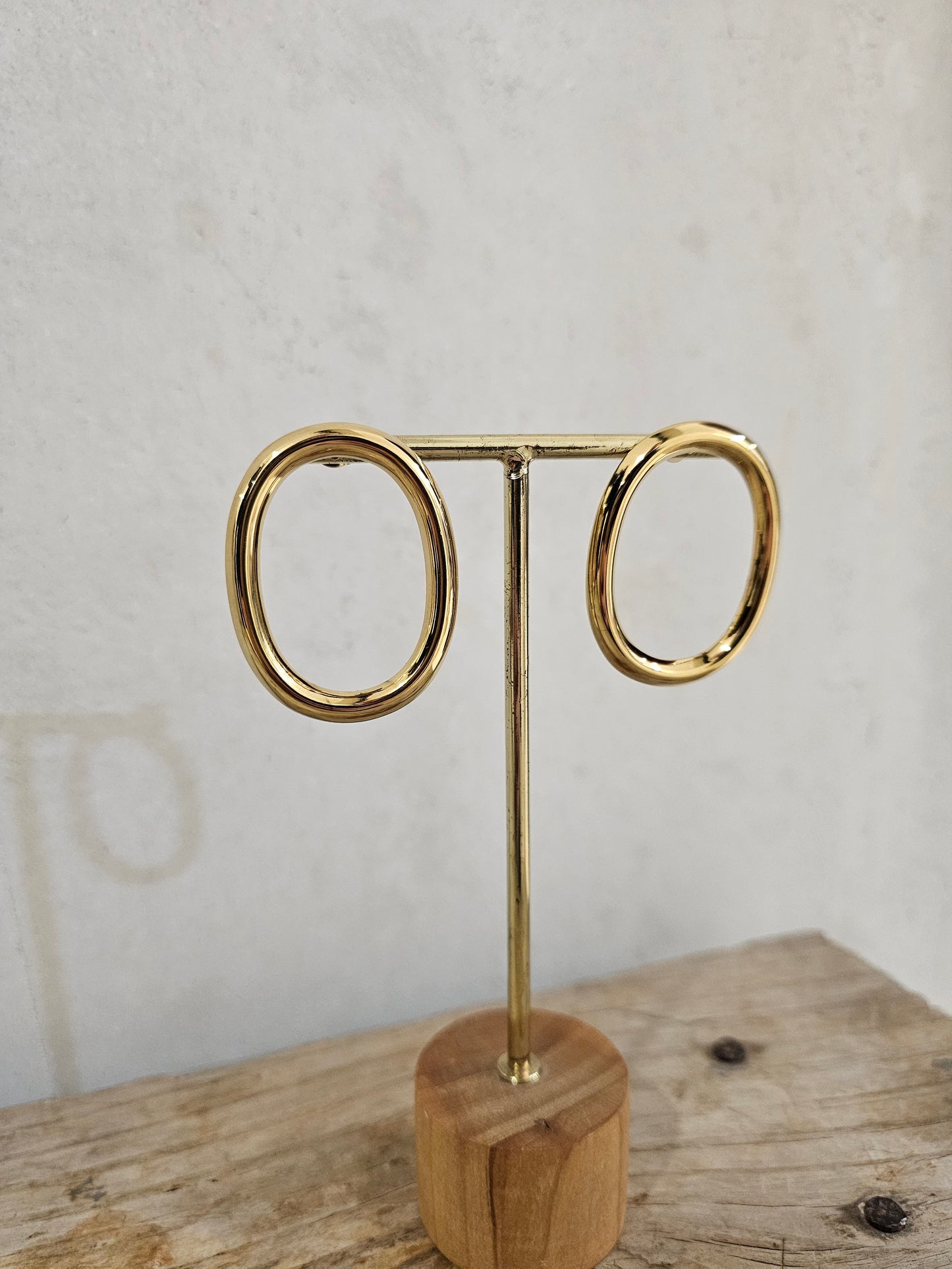 PENDIENTE ESFERICO DORADO